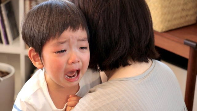 bé hay quấy khóc