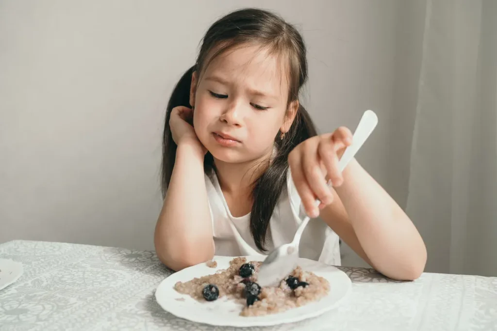 trẻ biếng ăn tâm lý